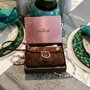 💖 PRICE FIRM COACH SIGNATURE WRISTLET💖